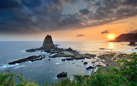 Pemandangan Pantai Papuma Jember Jawa Timur Yang Menawan