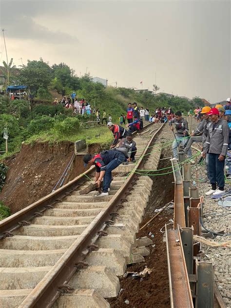 Jalur Kereta Bogor Sukabumi Longsor Perbaikan Butuh Bulan