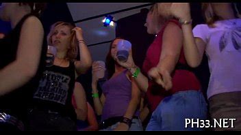 Chicas Sosteniendo Schlongs En Una Y Otra Mano XVIDEOS