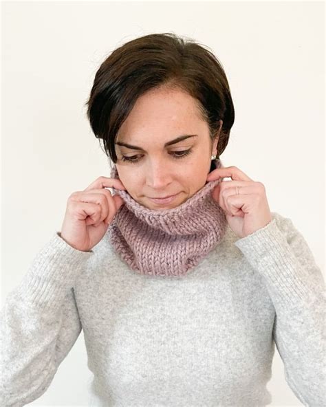 How To Knit A Cowl Scarf In The Round For Beginners Easy Pattern