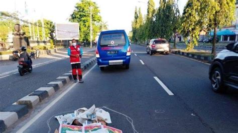 Kecelakaan Maut Pukul 05 30 Wib Pejalan Tewas Ditabrak Truk Bukannya