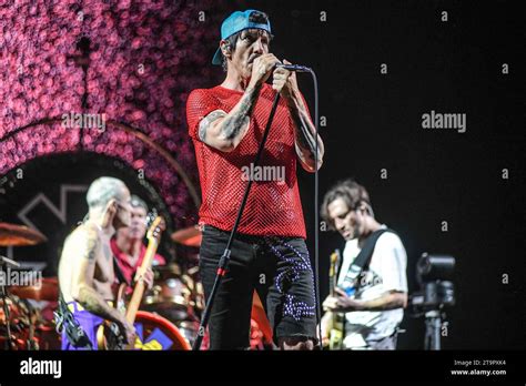 Red Hot Chili Peppers Anthony Kiedis Flea Chad Smith John Frusciante Live In Buenos Aires