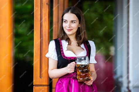 Premium Photo Sexy Russian Woman In Bavarian Dress Holding Beer Mugs