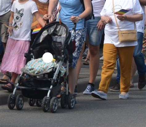 Fapte Extrem De Grave Mai Mul I Minori Au Participat La Mar Ul Gay De La Cluj Napoca Ce