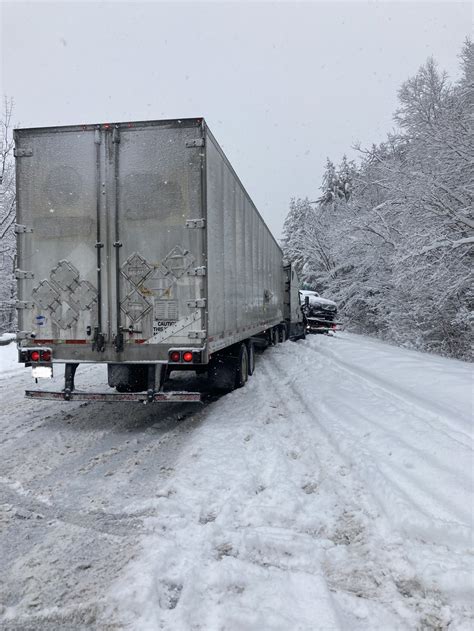 New Hampshire State Police On Twitter Tractor Trailer Crashes Into