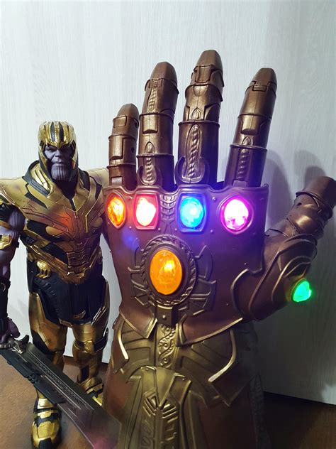 Hot Toys Thanos With The Marvel Legends Infinity Gauntlet R Hottoys