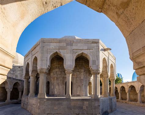 Menjelajahi Kota Tua Baku Icherisheher Permata Sejarah Azerbaijan