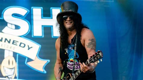 Former GN'R Manager Reveals How SLASH Loves Fans