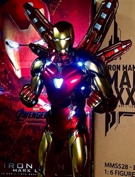 Hot Toys MMS528D30 Avengers Endgame Iron Man Mark LXXXV 1 6th Scale
