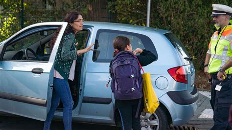 Polizei Bremerhaven Will Elterntaxis Vor Schulen Kontrollieren