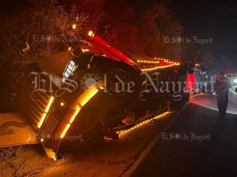 Vuelca Tr Iler Sobre Carretera Libre Tepic Mazatl N El Sol De Nayarit