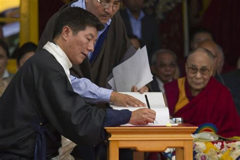 Re Elected Tibetan Prime Minister In Exile Sworn In Central Tibetan