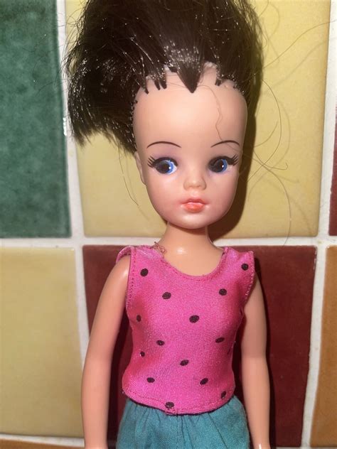 Lovely Vintage 1983 85 Pedigree Brunette Brown Hair Sindy 033055x