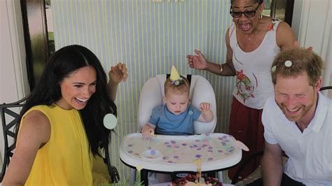 Photo Et Tous Les Deux Ont F T L Anniversaire De Leur Fils Archie