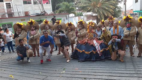 En Medio De Un Ambiente De Fiesta Celebran Cuelga Al Barrio De San