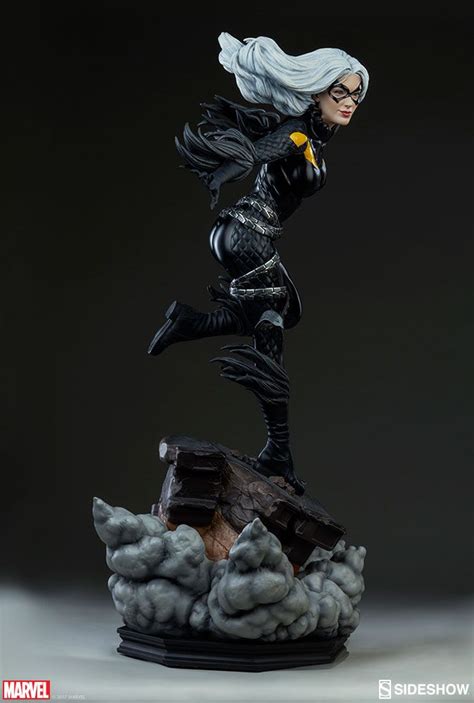 The Black Widow Statue Is On Display In Front Of A Dark Background With