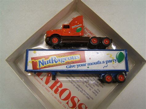 Winross Die Cast Truck Hersheys Reeses Nutrageous Ford Aeromax 1994