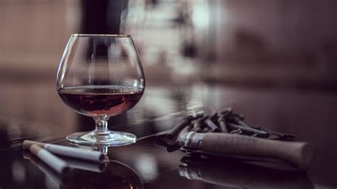 Download Wallpaper Table Glass Cognac Cigars Cigarettes Close Up