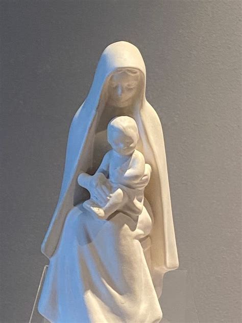 Goebel Marie avec l enfant Jésus sur ses genoux 1 Catawiki