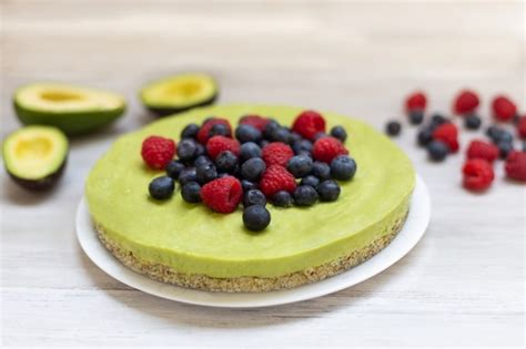 Recetas Con Aguacate Tarta Vegana Con Aguacate Lima Y Frutos Rojos