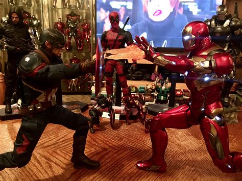 Posed Th Scale Hot Toys Sideshow More Tfw The Boards