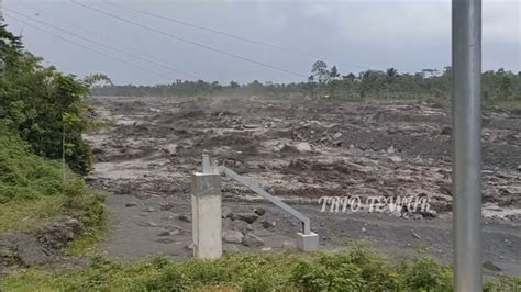 Detik Banjir Lahar Besar Dari Gunung Semeru Susulan Youtube