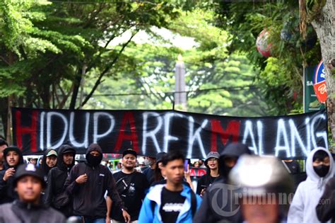 Aksi Aremania Tuntut Keadilan Tragedi Kanjuruhan Foto 5 1942247