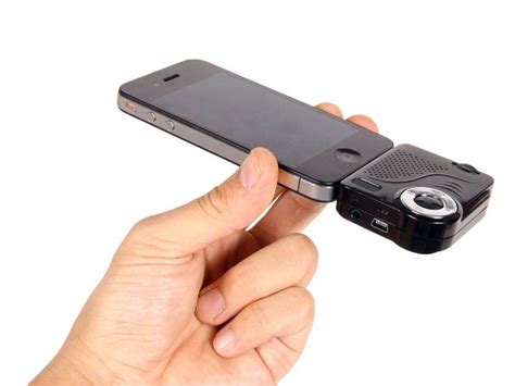 Mini Projector for iPhone, iPad and iPod Touch | Gadgetsin