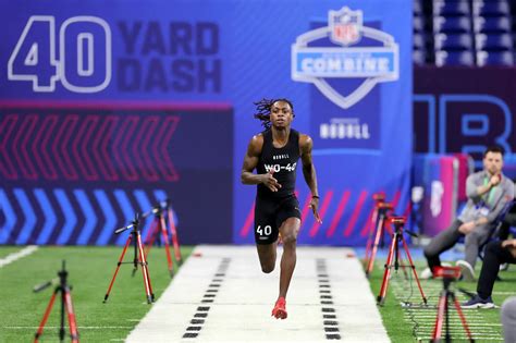 Breaking Records: Fastest 40 Yard Dash in NFL History