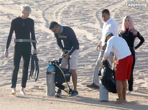 Megan Fox Shows Off Her Sexy Tits In A Pink Bikini In Mexico Photos OnlyFans Leaked Nudes