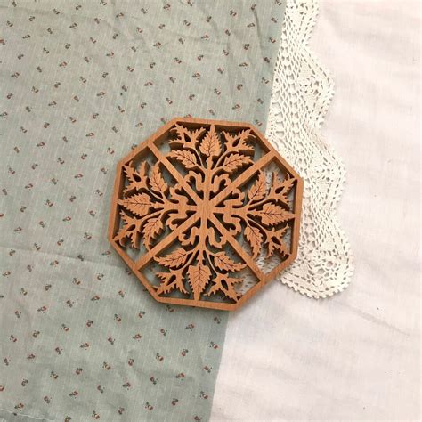 Wooden Carved Trivet Folk Art Wood Hot Pot Holder Trivet Potholder Coffee Table Decor Dresser