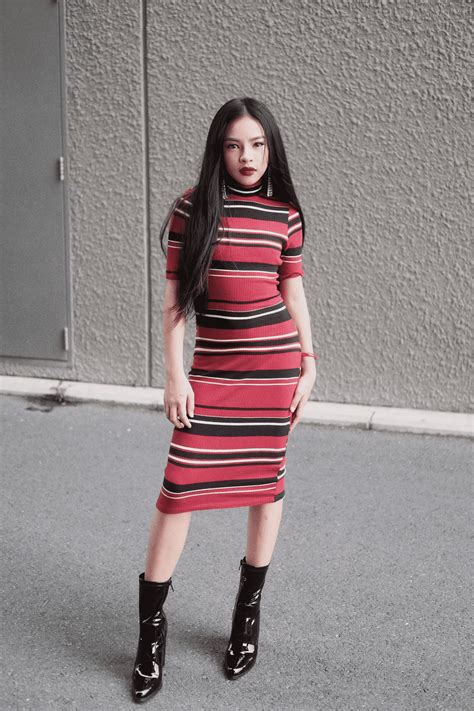 Dương Ngọc Quỳnh Trâm Hot Teen X chín ép khi có gu thời trang chững chạc GOLIVE VN