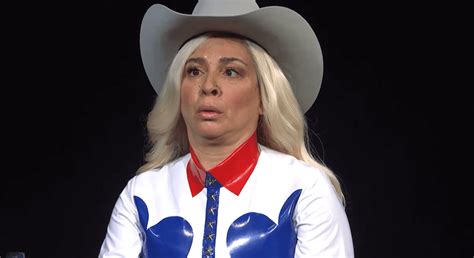 Maya Rudolph Channels Beyonces Cowboy Carter Vibe In Hot Ones Skit On Saturday Night Live