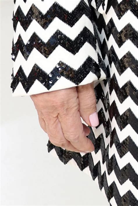 The real reason why Kris Jenner always hides her hands in photographs