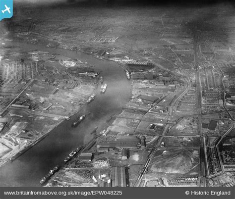 Epw048225 England 1935 The Industrial Area Alongside The River Tyne