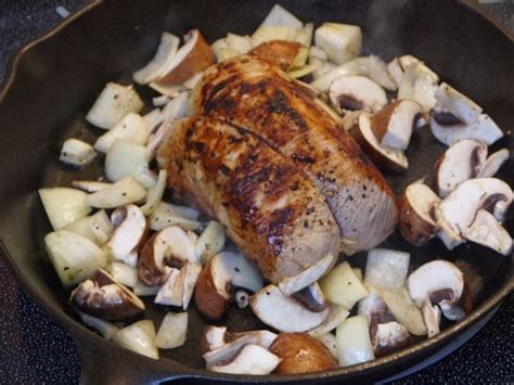 Clockwatching Tart: Pork Roast with Cider Gravy