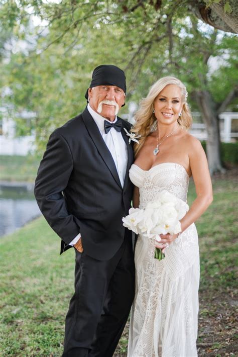 Hulk Hogan, wife Sky Daily show off $500,000 wedding rings