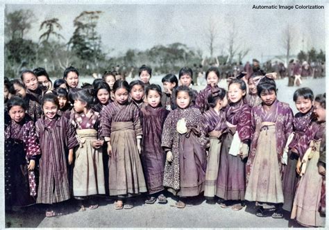 渡邉英徳 On Twitter 100年前の日本の少女たち。1914〜18年に掛けてelstner Hiltonが撮影した写真。「ほんとう