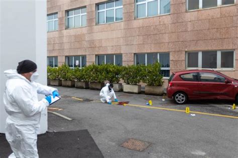 San Donato Milanese Chirurgo Colpito Con Un Machete Nel Parcheggio