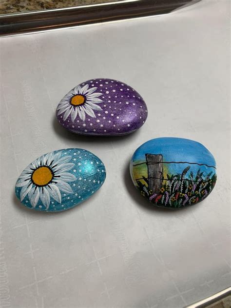 Sunflower Painted rock in 2022 | Painted rocks, Sunflower painting, Rock