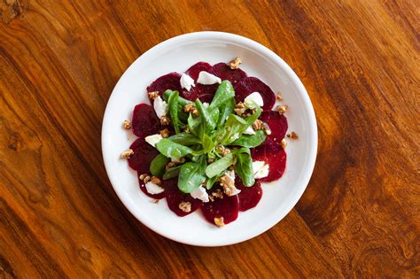 Rote Beete Carpaccio Mit Feldsalat Karamellisierten Waln Ssen Und