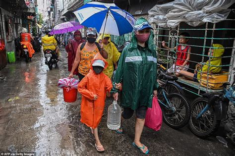 Typhoon Goni Batters Philippines With 174mph Winds Killing 10 Daily