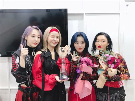 Top 30 nhóm nhạc nữ hot nhất hiện nay BLACKPINK đã trở lại nhưng vẫn thua 2 đối thủ bị chính