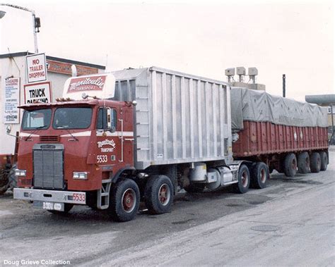 Manitoulin Freightliner Twin Steer With Feed Box And 4 Axle Rack