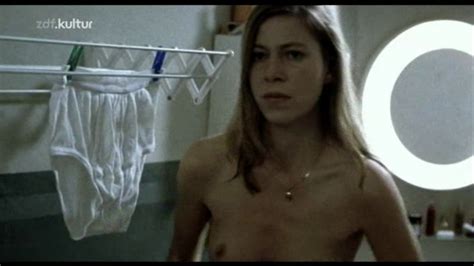 Naked Jule Böwe in Close