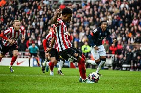 Late Penalty Drama Gives Sunderland A Deserved Point Against Luton Town