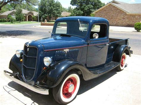 1935 Ford Custom Pickup