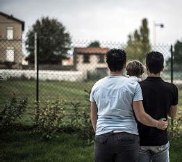 Russie une enquête ouverte après l adoption d un enfant par un couple gay ADHEOS