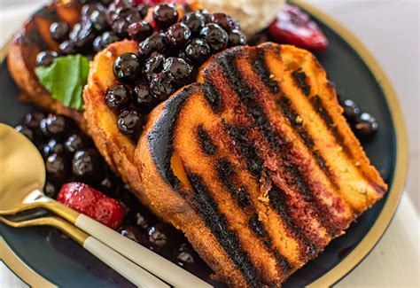 Grilled Pound Cake With Mixed Berry Compote Heinen S Grocery Store