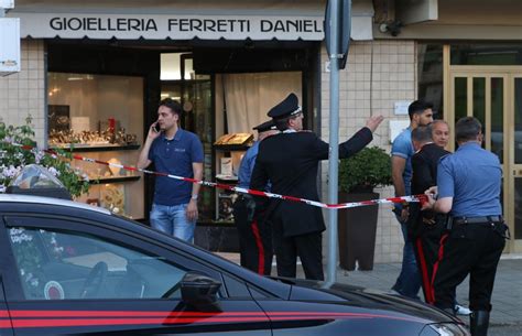 Pisa Rapinatore Ucciso Confcommercio L Unica Vittima Il Gioielliere